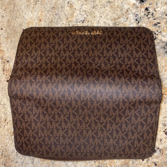 Michael Kors Jet Set Monogram Organizer and Phone Case - Picture 8 of 8